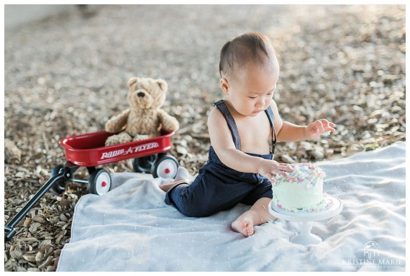 First Birthday Cake Smash San Diego Family Photo Photographer | © Kristine Marie Photography | www.kristinemariephotography.com (17)