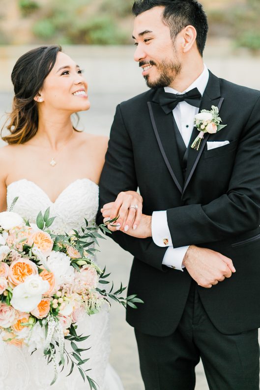 Scripps Beach San Diego Wedding Photo | peach pink bouquet | © Kristine Marie Photography (32)