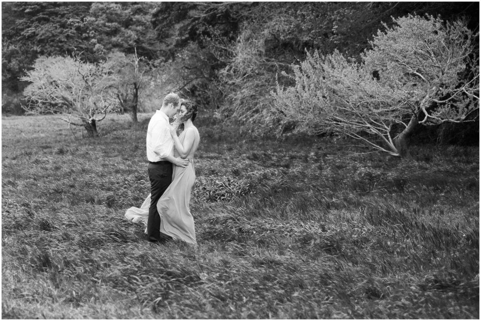 couple in a field romantic black and white photo | Yokosuka Tokyo Family Couples Photographer | © Kristine Marie Photography 