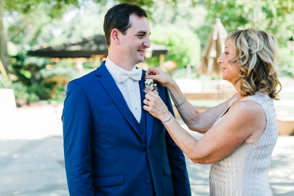 Mother of Groom boutonniere Los Willows Wedding Photo | Fallbrook San Diego Wedding Photographer | © Kristine Marie Photography (5)