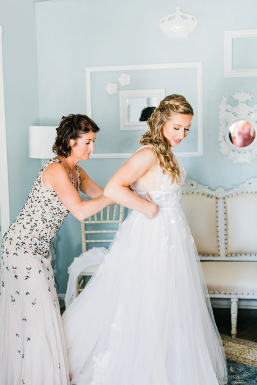 Mom helping bride in dress Los Willows Wedding Photo | Fallbrook San Diego Wedding Photographer | © Kristine Marie Photography (6)