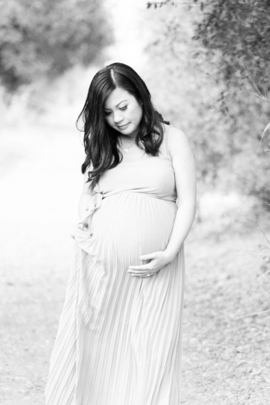 black and white photo of pregnant woman Los Penasquitos Canyon Preserve San Diego Maternity Photographer | © Kristine Marie Photography